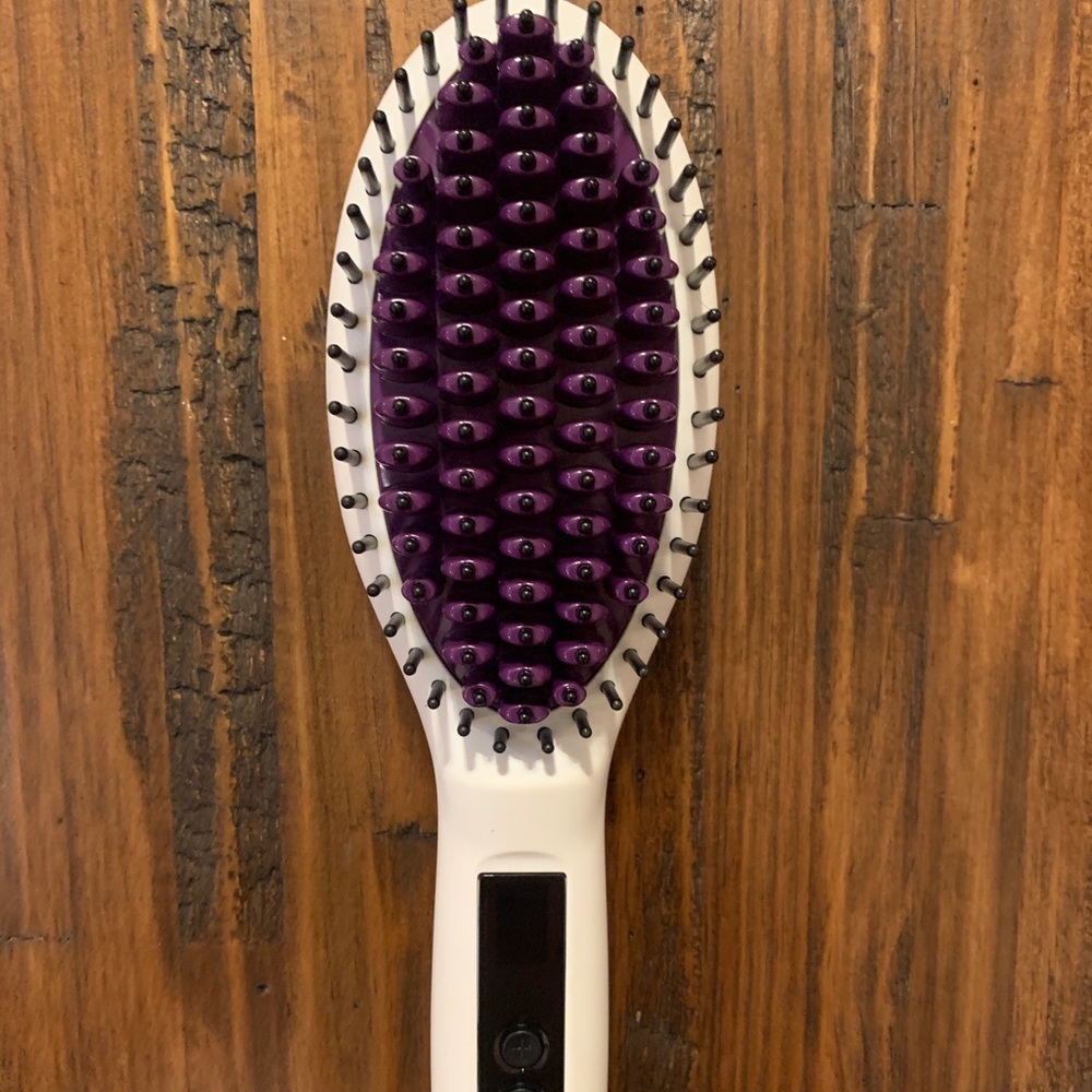Ceramic Straightening brush - NWOT